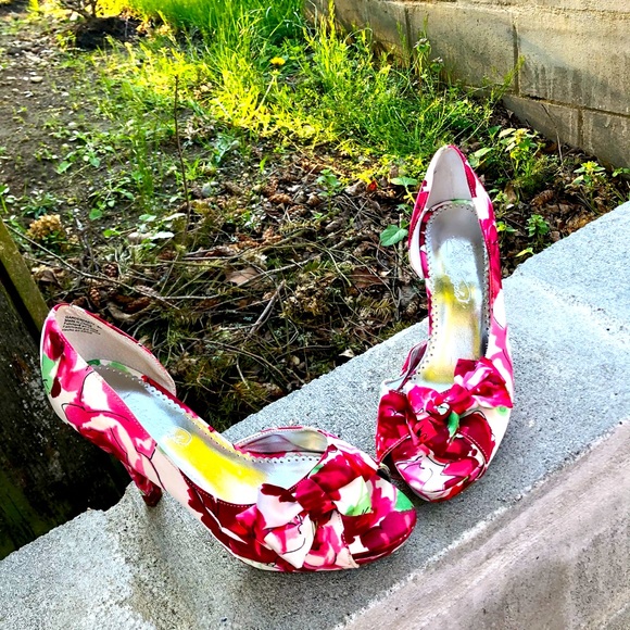Michaelangelo Shoes - Michaelangelo Floral heels size 8 - new